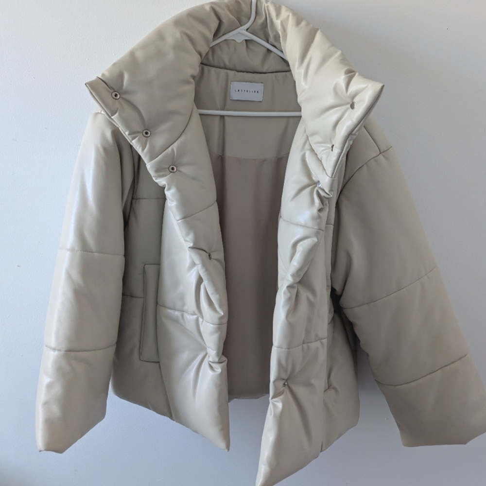 Elegant Beige Puffer Jacket for Women - Picture 10 of 15